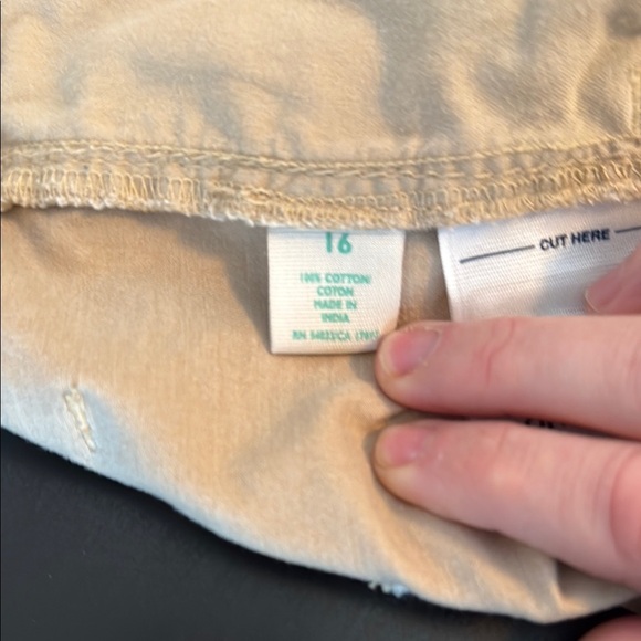 Old Navy low rise khaki Shorts size 16 - Picture 4 of 5